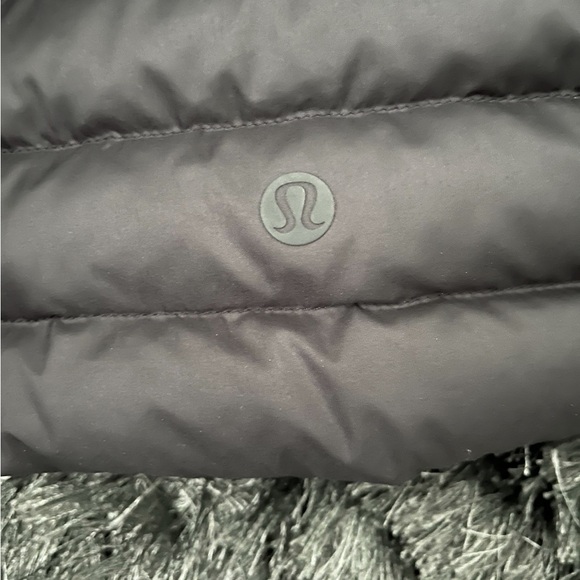 Lululemon Pack it down vest 8 - Picture 4 of 12
